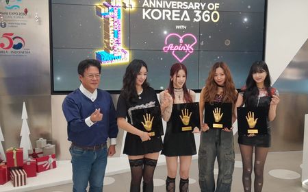 Peletakan Hand Printing Apink dalam Perayaan Hari Jadi Pertama KOREA 360