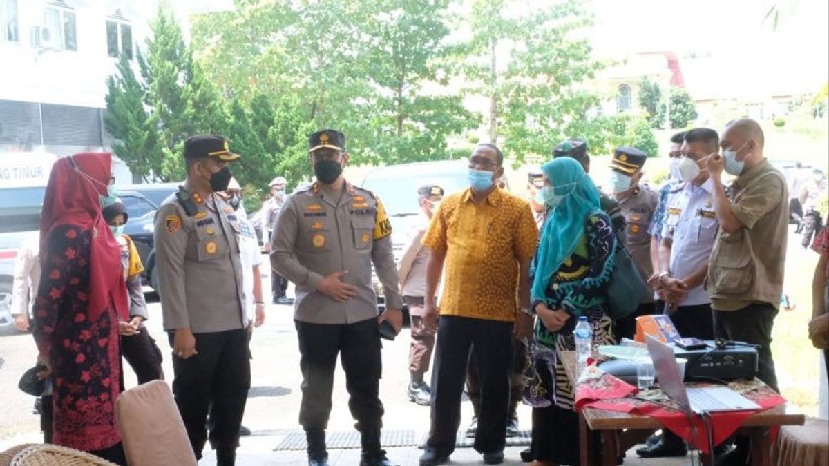 Kapolda Jambi Pantau Langsung Vaksinasi Anggota Polisi dan TNI