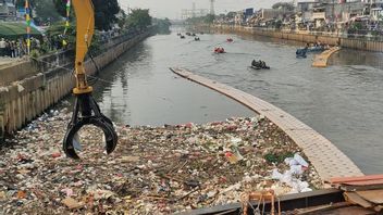 Kodam Jaya Temukan Banyak Sampah Plastik di Kanal Banjir Barat Jakbar