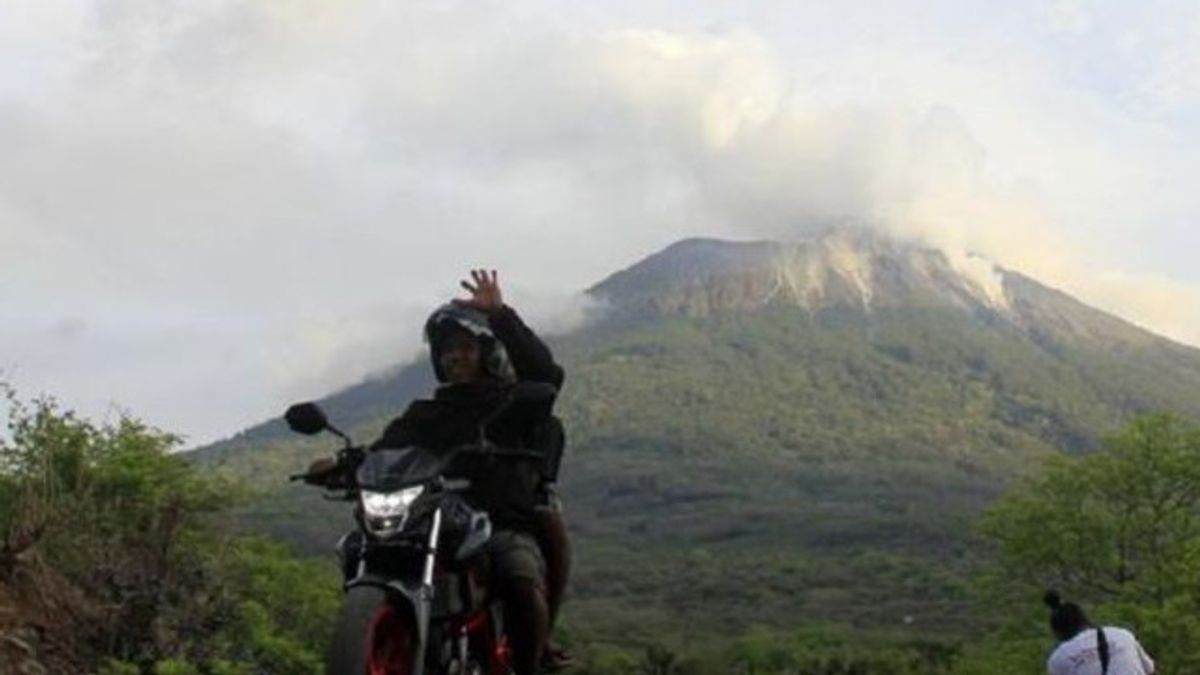 イリ・レウォトロク山 今日、167回の噴火がピークで起こった