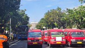 Le gouvernement provincial espère que les habitants de Jakarta plus de marches et utilisent les transports