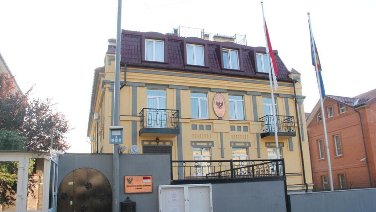 As A Gathering Point For Indonesian Citizens, The Indonesian Embassy In Kyiv Receives Guard From Ukrainian Authorities