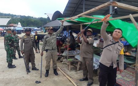 Biar Rapi, Pemkot Jayapura Tertibkan Bangunan dan Pedagang Ilegal di Pasar Induk Regional Youtefa