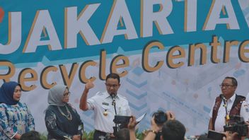 州长阿尼斯说DKI有一个停车场来容纳河水溢出，他说这是印度尼西亚的第一个