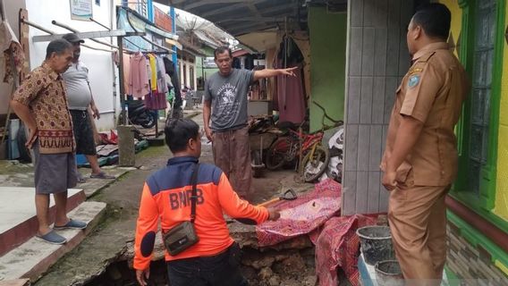 4 Districts In OKU, South Sumatra, Are Prone To Landslides, Recently Causing Gaping Holes In East Baturaja