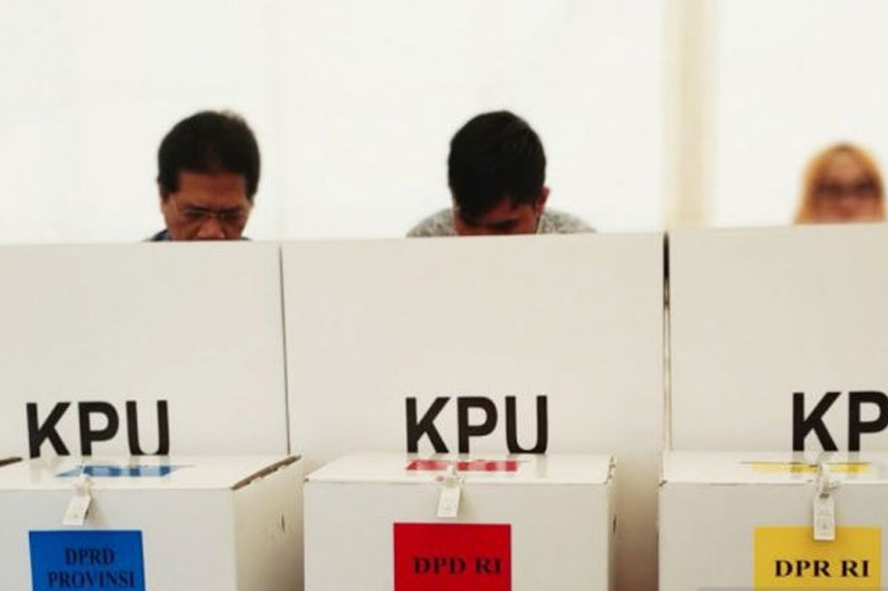 DPRは、KPU役員が省庁のお金を使用するためにPPEにオフィスインフラストラクチャを要求します
