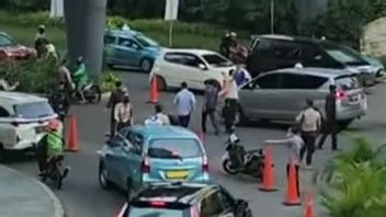 ضباط يقولون إن طالبا في المدرسة الثانوية يغرق من جسر في منطقة تانجونغ دورين للتسوق يعاني من مشاكل عائلية