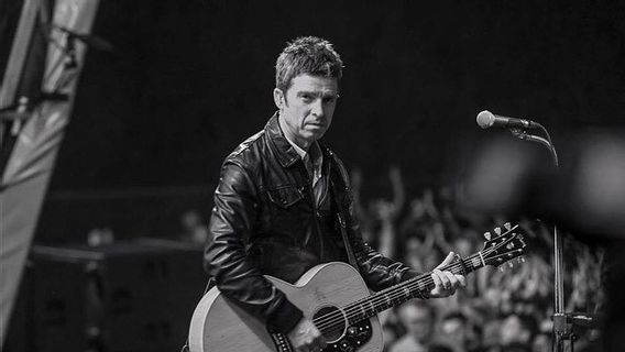 Noel Gallagher Sebut Lagu <i>Champagne Supernova</i> Tidak Masuk Akal