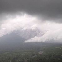 Gunung Semeru Erupsi Disertai Luncuran Awan Panas Sejauh 4 Km