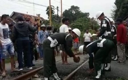 Anggota TNI dan 2 Anaknya yang Boncengan Motor Tewas Tertabrak KA Tawangalun di Probolinggo