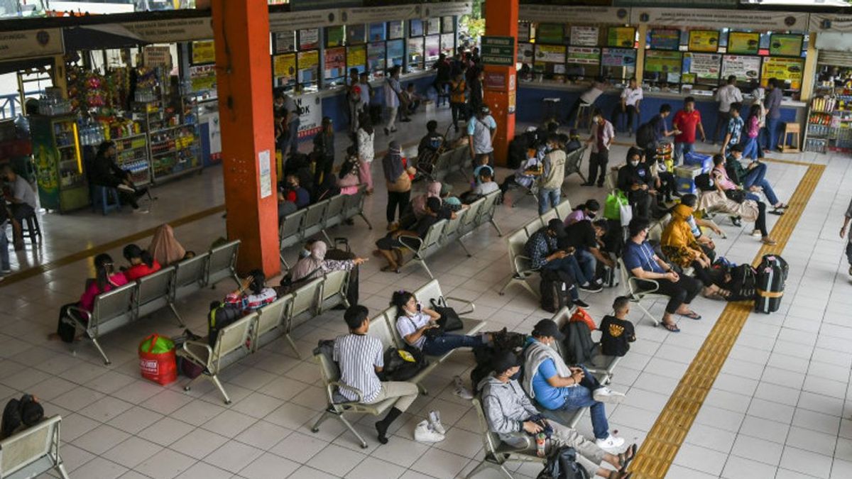 Le Terminal De Kalideres Connaît Une Augmentation Du Nombre De Passagers Avant Les Vacances De Noël Et Du Nouvel An