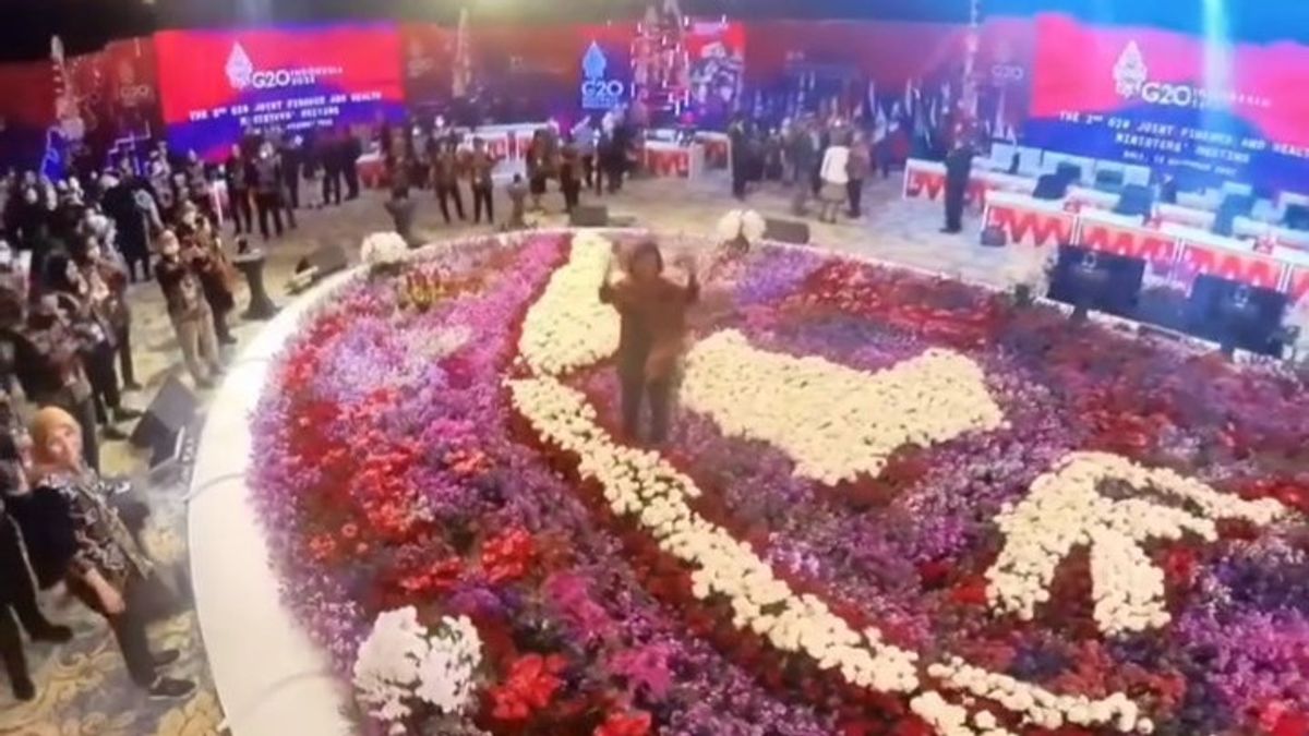 斯里·穆利亚尼夫人并没有从G20的成功中走出来，现在正在炫耀带有印度尼西亚地图图片的花卉装饰
