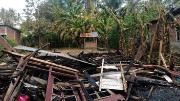 Turasih's House In Karya Mekar Hamlet Caught Fire Because A Fire Stove Exploded While Cooking Water