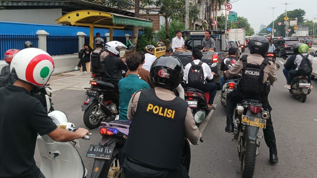 ألقت الشرطة القبض على 169 مراهقا في قافلة دراجات نارية في 3 مواقع معرضة للشجار