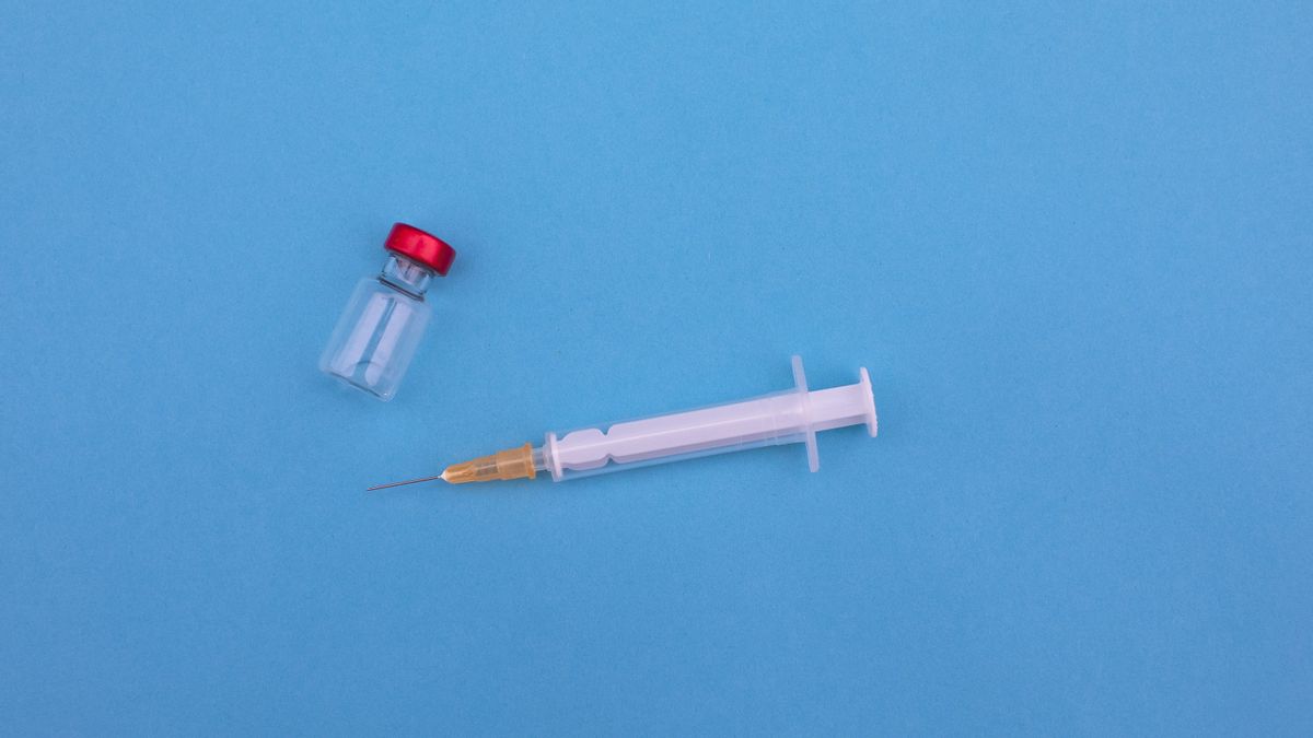 自宅でのウイルスCOVID-19ワクチン接種、ビンはポリクリニックで注入されたムティア・イムロ栄養ボランティアを確認