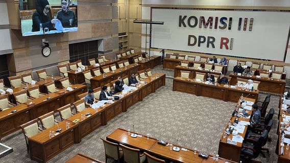 Terlibat Kasus Dugaan Penipuan Berlian, Penyanyi Reza Artamevia Minta Perlindungan Hukum ke DPR