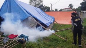 Antisipasi Merebaknya DBD, Polri <i>Fogging</i> Posko Pengungsian Korban Gempa Cianjur