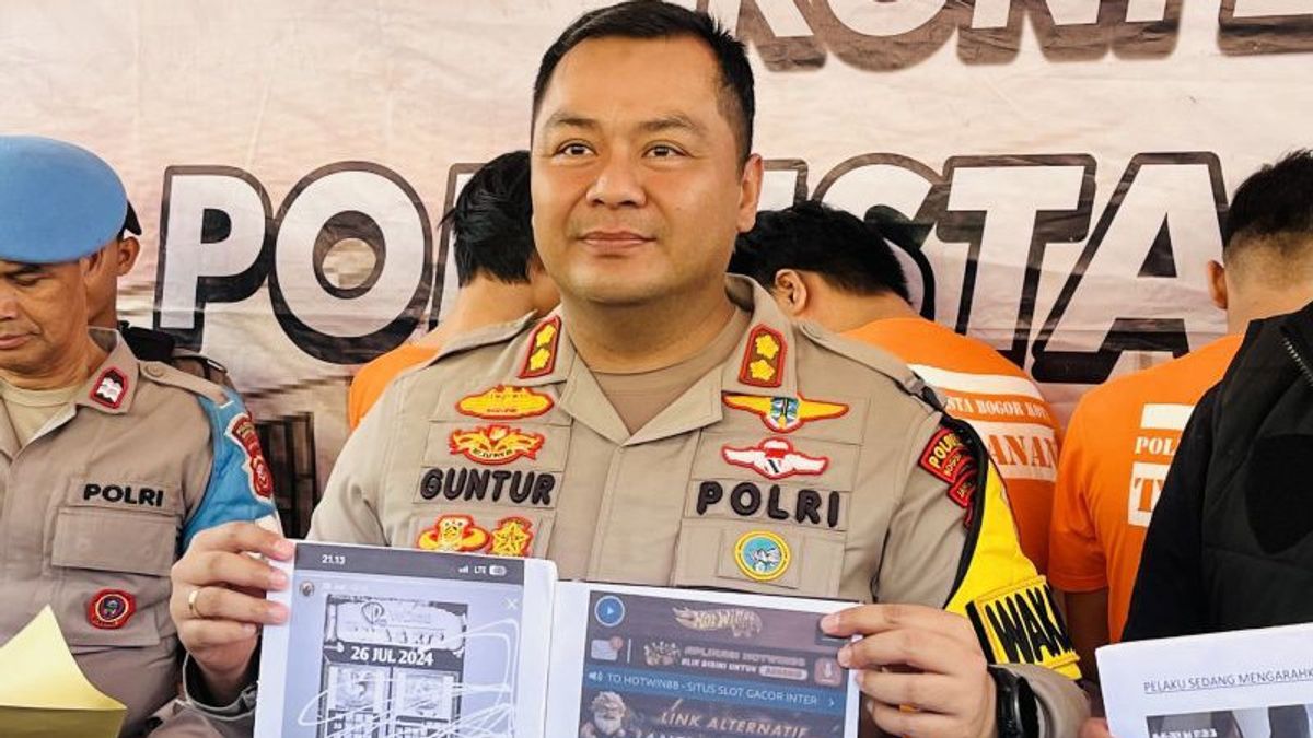 Ditangkap, 2 Admin yang Promosi Judi Online Gunakan 'Gajinya' Buat Miras, Rokok dan Camilan