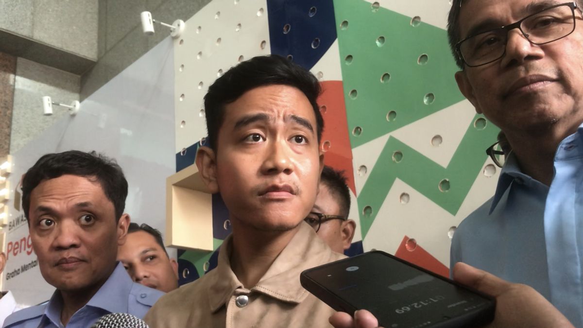 Pilih Bungkam, Gibran Mengernyitkan Dahi Ditanya Asal Susu yang Dibagikan saat CFD