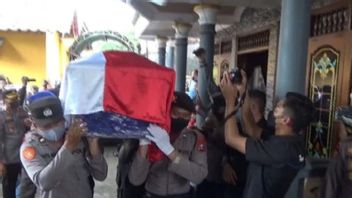 دفن جثة طاقم المروحية الذي سقط، العميد خيرول أنام، في ماغيتان