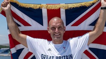 محمد سبيهي أول مسلم يحمل العلم البريطاني في افتتاح الأولمبياد