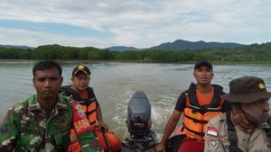 ar, un pêcheur de 70 ans perdu dans les eaux de Manggarai Ouest, une équipe SAR a lancé un plongeur