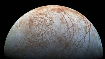 NASA Bagikan Gambar Penampakan Bulan Jupiter Europa yang Diselimuti Es