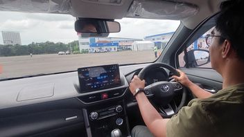 Begini Rasanya Berkendara Toyota Veloz Hybrid Varian Termahal yang Hemat BBM dan Makin Canggih
