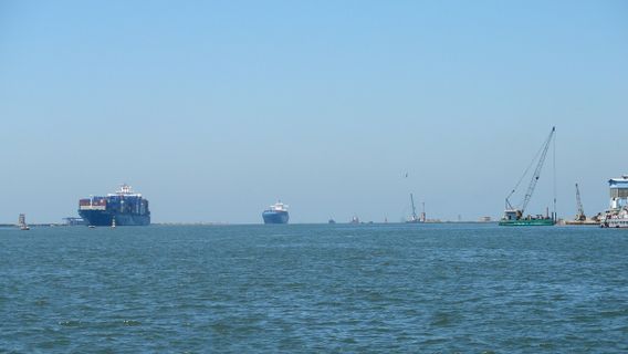 Incident D’écrasement D’un Porte-conteneurs Toujours Vert: Le Canal De Suez Enregistre Un Chiffre D’affaires Record Et Atteint 90 Billions De IDR