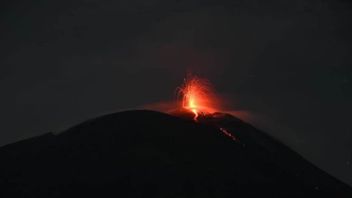 火山Ile Lewotolok NTT地震348次,居民受到熔岩雪崩灾害的威胁