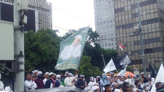 Aksi Bela Nabi 211, Bendera Rizieq Shibab Berkibar