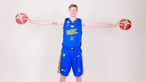 Joining Satria Muda, Ukrainian National Team Center Artem Pustovyi On Fire In The First Match