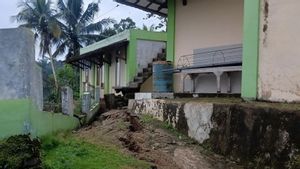 Cianjur的土地流动导致214人流离失所,BPBD设定了灾害应急响应状态