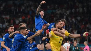 足球即将来到罗马， 意大利通过点球大战击败英格兰后赢得 2020 年欧锦赛冠军