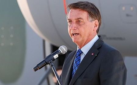 Presiden Brasil Bolsonaro Temui Menkes Eduardo Pazuello yang Positif COVID-19 Tanpa Masker