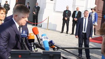 슬로바키아 총리, 총격 후 안정된 상태인 것으로 알려짐: 총알에 맞은 위와 관절