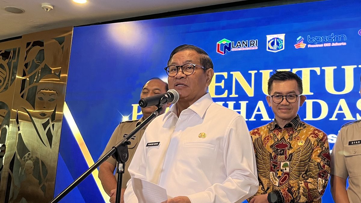 Pramono Imbau Warga Gunakan Transportasi Umum Saat Perayaan Tahun Baru 2026 