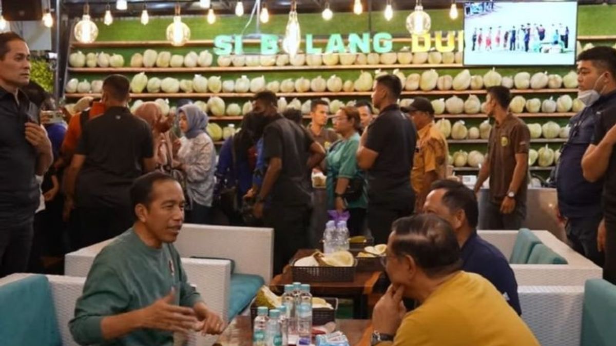 Jokowi Treats Minister Durian Medan To Celebrate SEA Games Football Gold