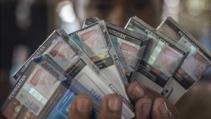 Airlangga Ungkap Cukai Rokok Tidak Naik Beri Kepastian bagi Industri