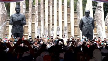 Ruhut Sitompul Minta Deklarator KAMI Tunjuk Hidung Sendiri Sebelum Lawan Jokowi