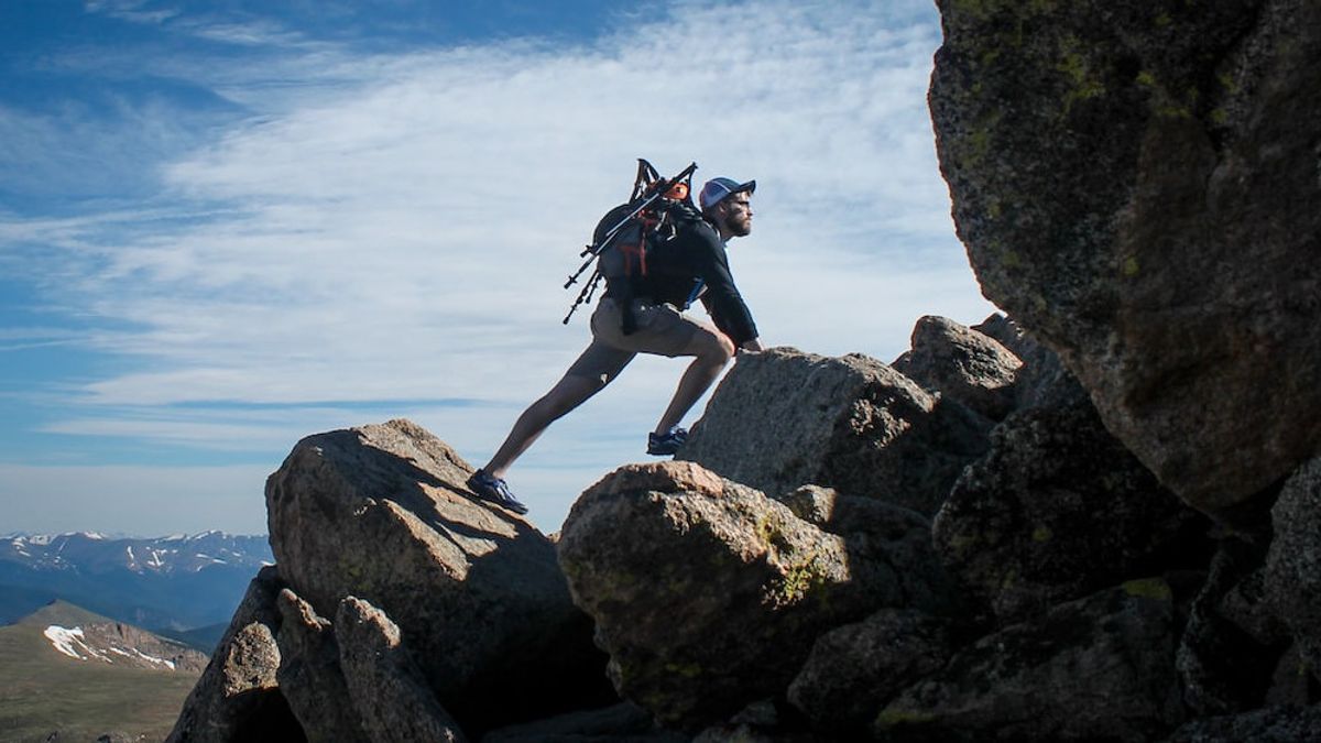 10 Latihan Fisik Sebelum Naik Gunung yang Membantu Pendaki Menaklukkan Lintasan