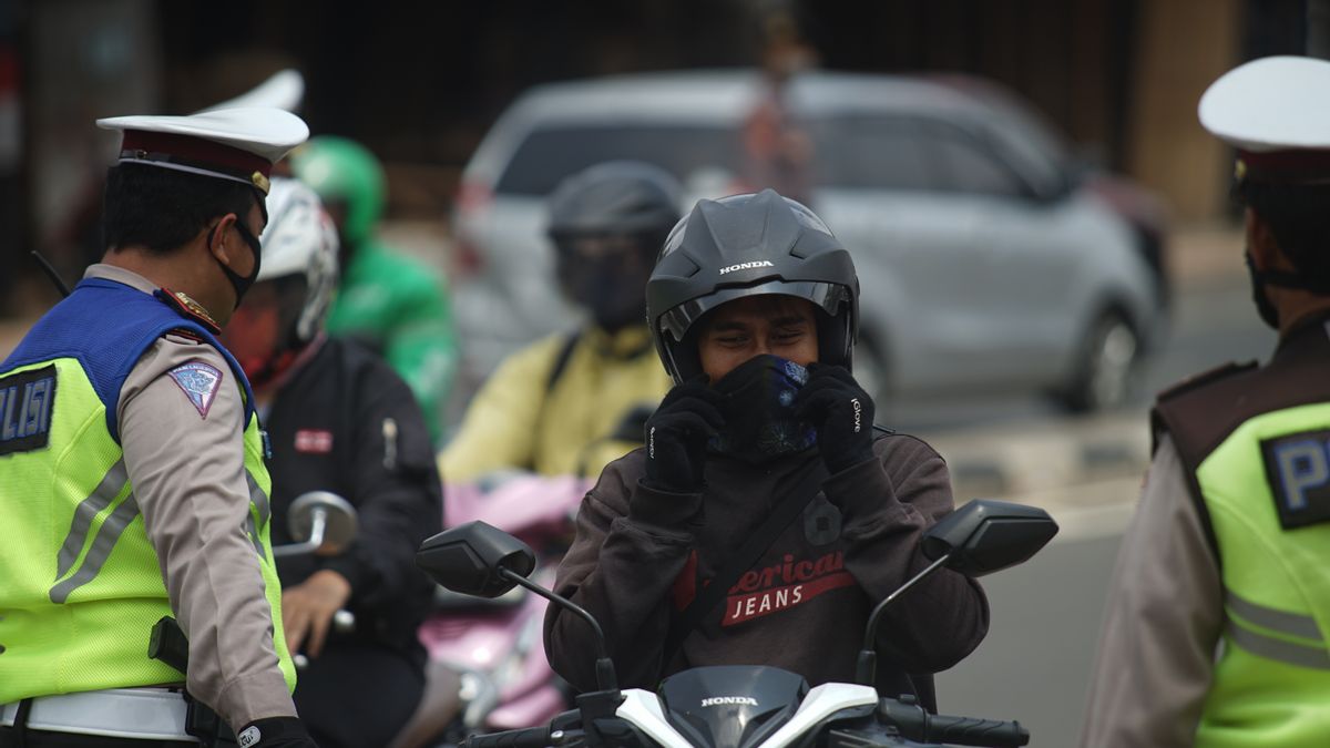 215 Personnes à Bogor Netd Un Raid Masque