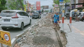 歩道が損傷し、KBCマタラムのPDAMパイプの発掘が州政府によって停止されました