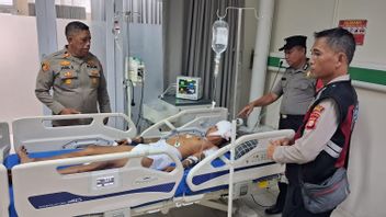 シャワーしている女性を覗いたとして腹を立てた男、カクンで隣人の頭を殴る