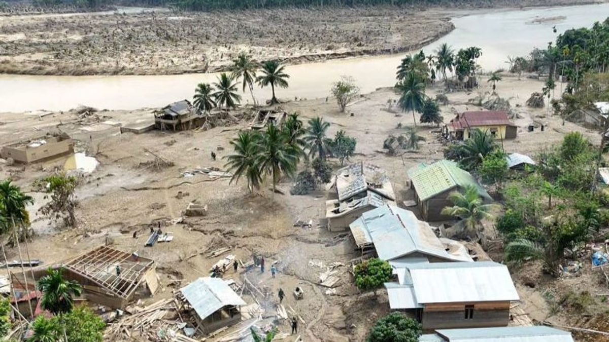 Il y a toujours des zones isolées, l’TNI distribue une aide à l’est de l’Aceh par airdrop