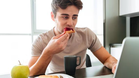 Tak Hanya Gula, Ini Kebiasaan Makan yang Picu Diabetes