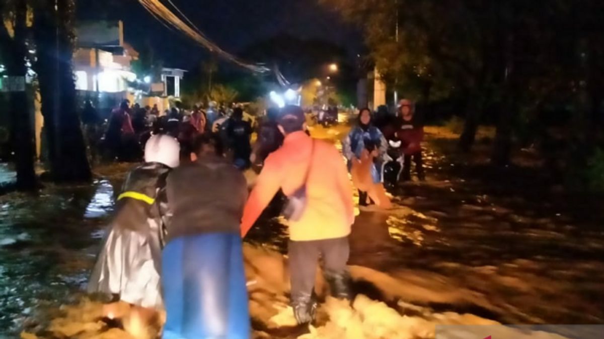Grief From The Flash Flood Of Tuban, One Person Is Reported Dead