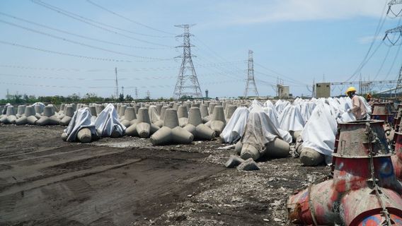 Bersama PLN, Gubernur Jateng Sulap Limbah Batu Bara Jadi Penahan Abrasi