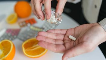 هل يمكن أن يسبب معظم استهلاك فيتامين C حصوات الكلى؟ هذا ما قاله الطبيب