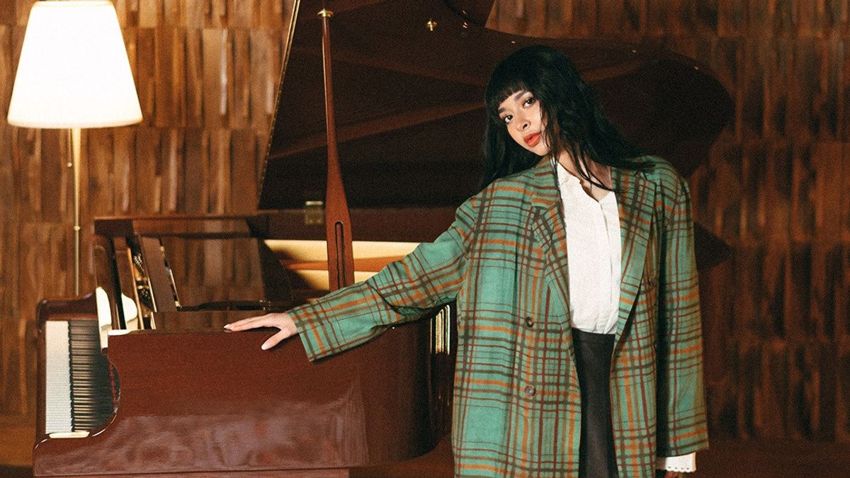Plus intimiste, Assia Keva s'empare de l'auditeur dans forevermore, but it's just me and piano